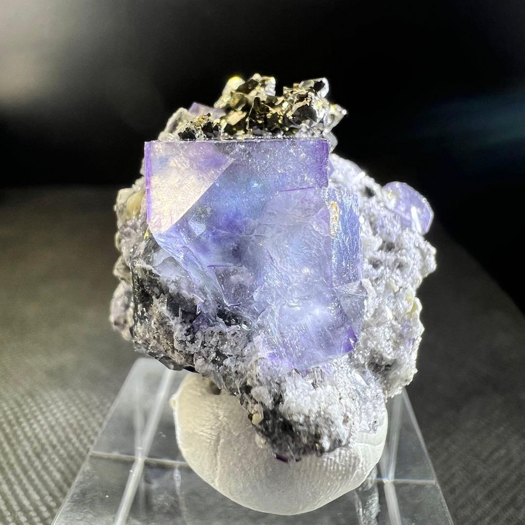 ヤオガンシャン産　パイライトが美しい‼︎ 「藤紫色」フローライト