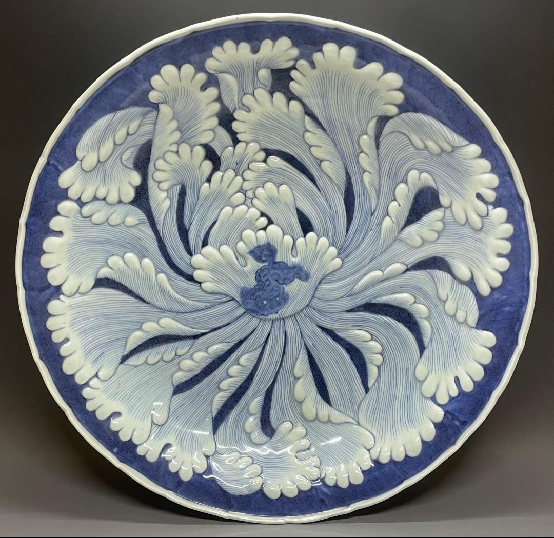 古伊万里　唐獅子牡丹　大明成化年製　染付　陽刻　大皿　y27