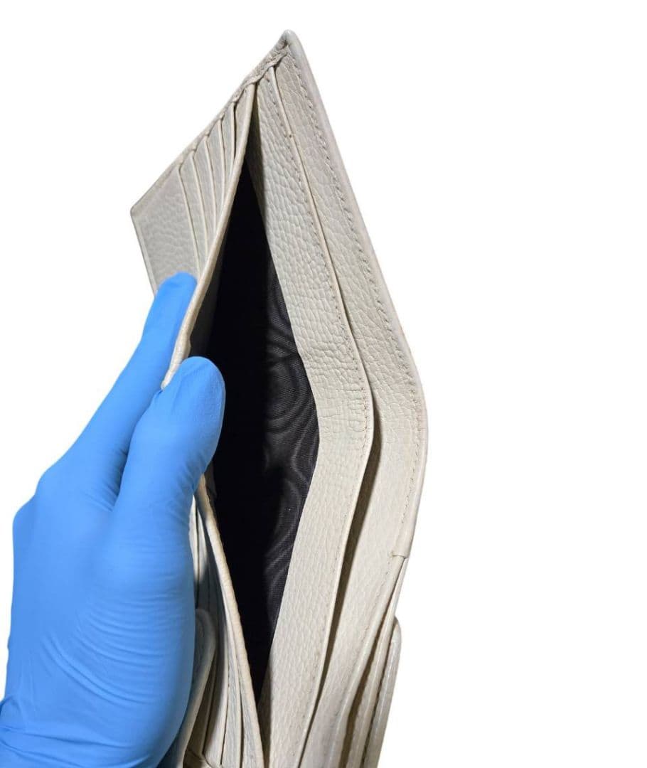 GUCCI インターロッキング　GG　二つ折り財布　レザー　ホワイト