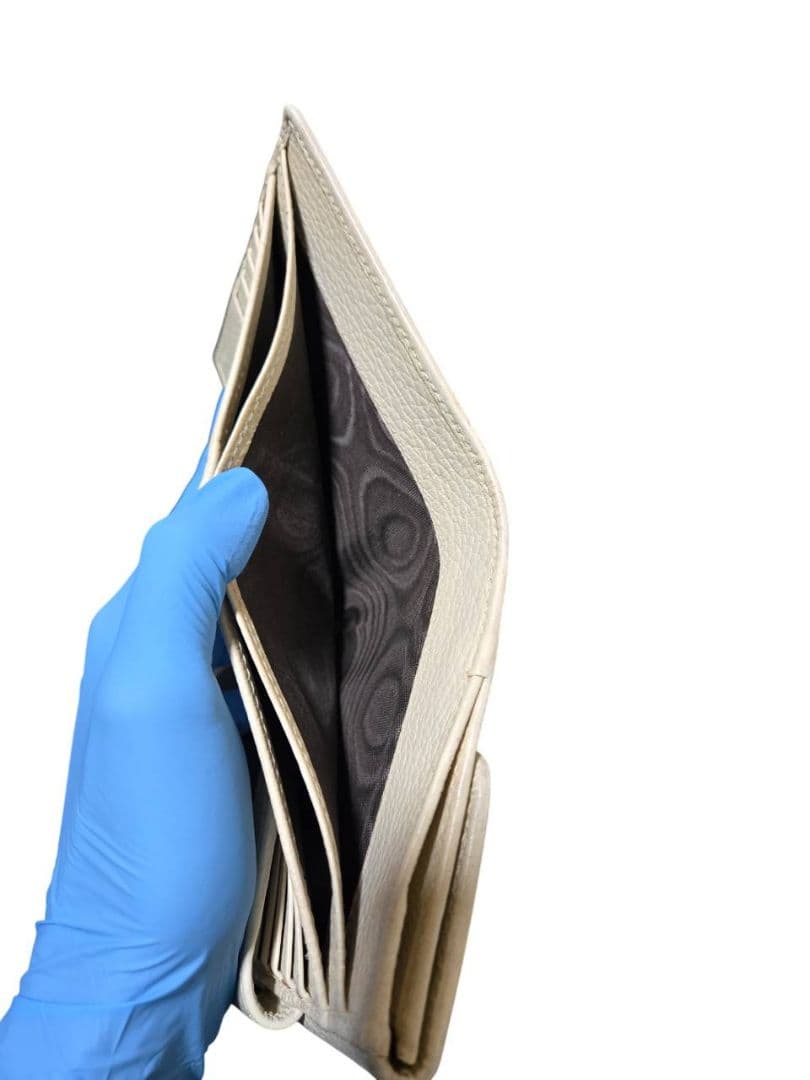 GUCCI インターロッキング　GG　二つ折り財布　レザー　ホワイト