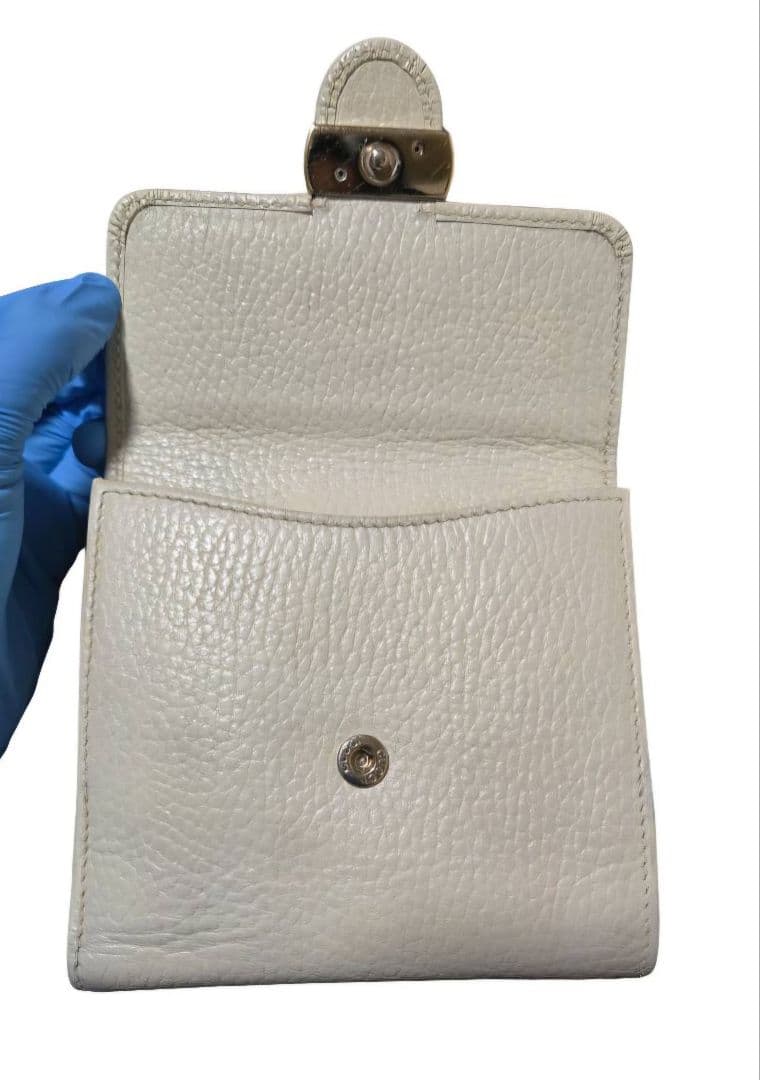 GUCCI インターロッキング　GG　二つ折り財布　レザー　ホワイト