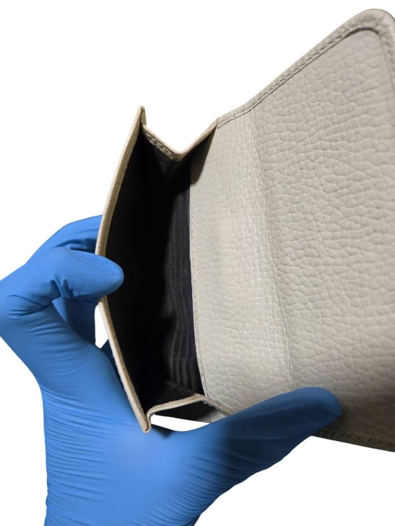 GUCCI インターロッキング　GG　二つ折り財布　レザー　ホワイト