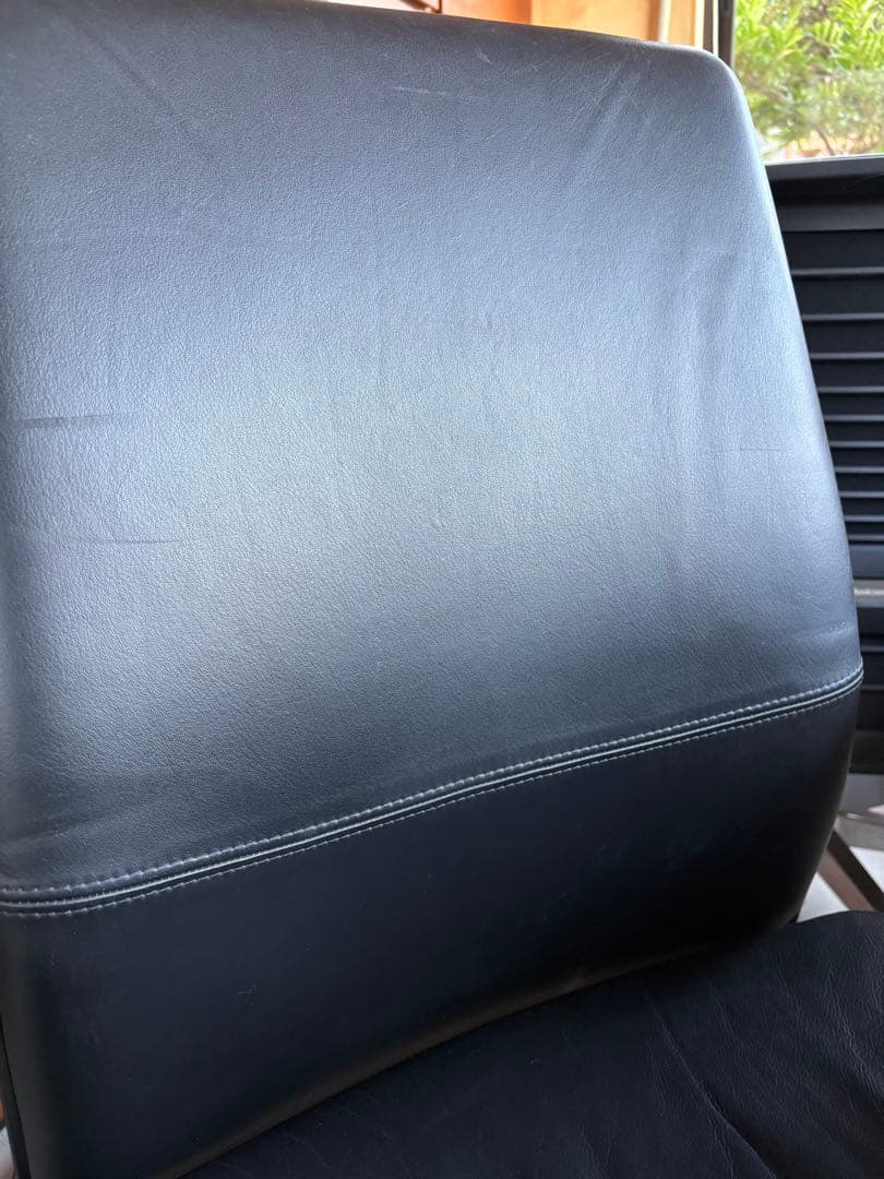 ② Steelcase オフィスチェア 黒 レザー　希少　旧モデル　美品　4脚有