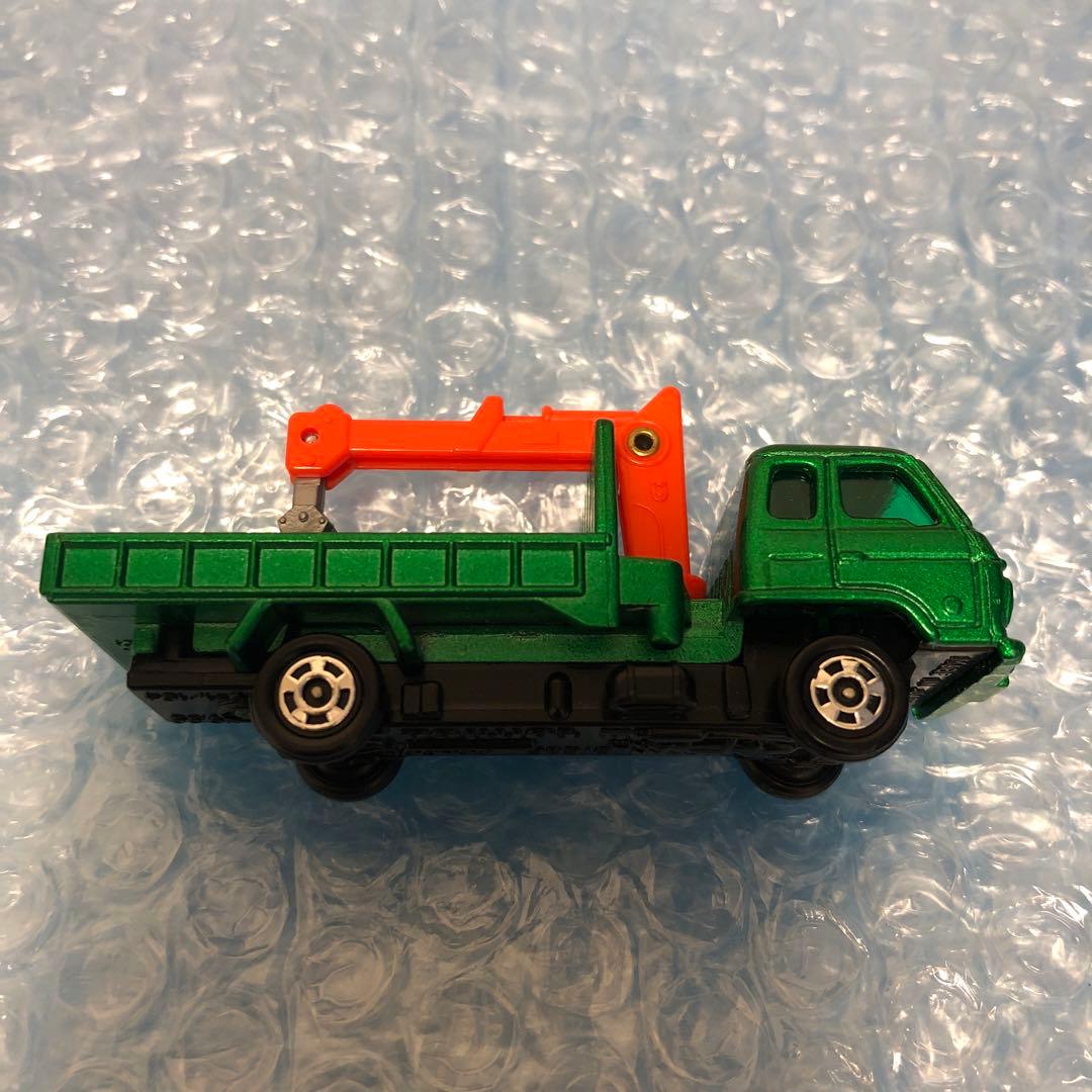 トミカ UDクレーン付カーゴトラック 1/104