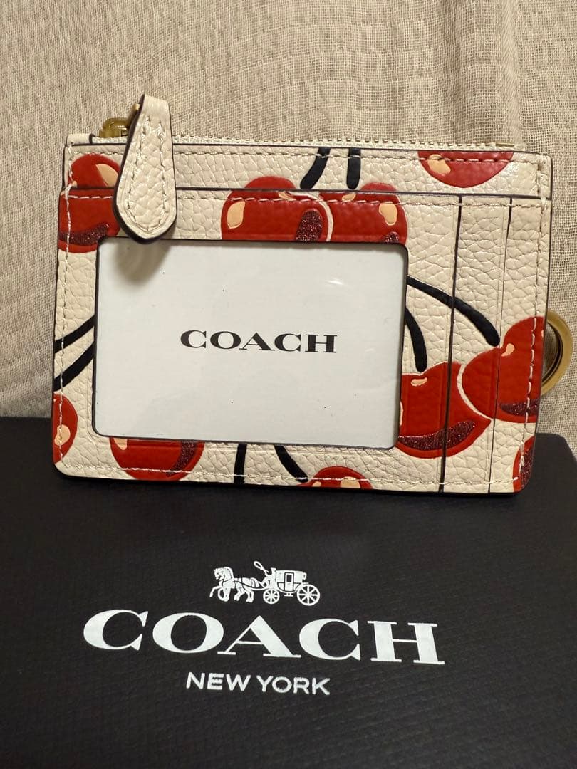 COACH チェリー柄 ケース