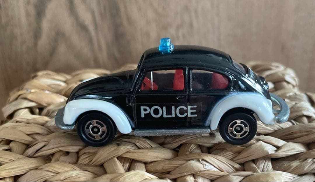 〈トミカ〉青箱 F70 フォルクスワーゲン ポリスカー 黒 (日本製)