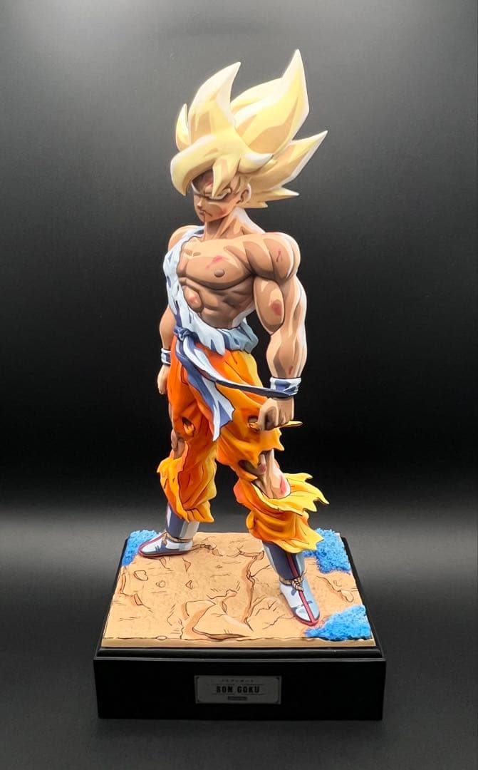 孫悟空フィギュア　ペイント済み完成品　中古　台座付き