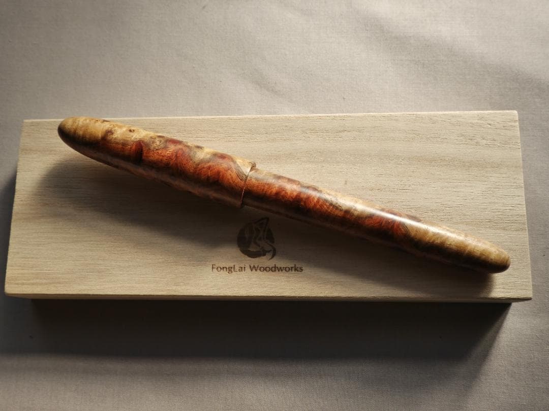 プラチナ万年筆＃3776 センチュリー用銘木軸 花梨瘤材紅白