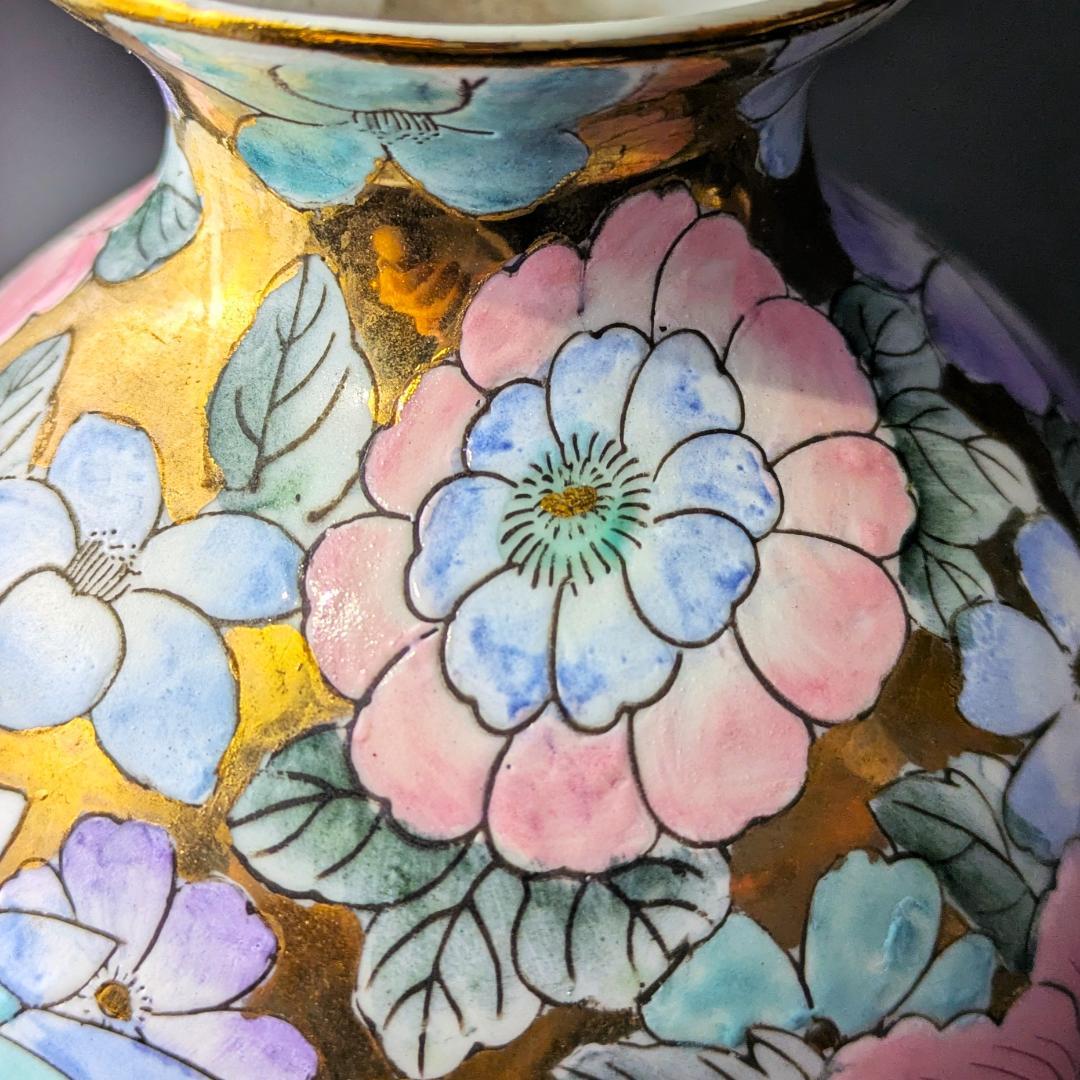 【豪華金彩に淡い色彩の牡丹桔梗】 花瓶＆飾皿セット 金彩手彩牡丹花文様