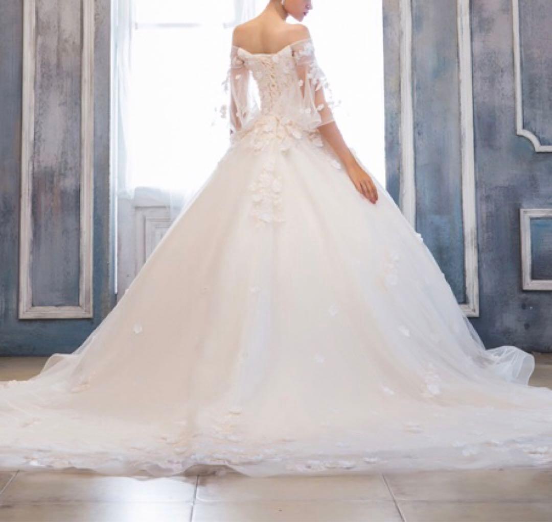 花刺繍オフショルダープリンセスラインウェディングドレス