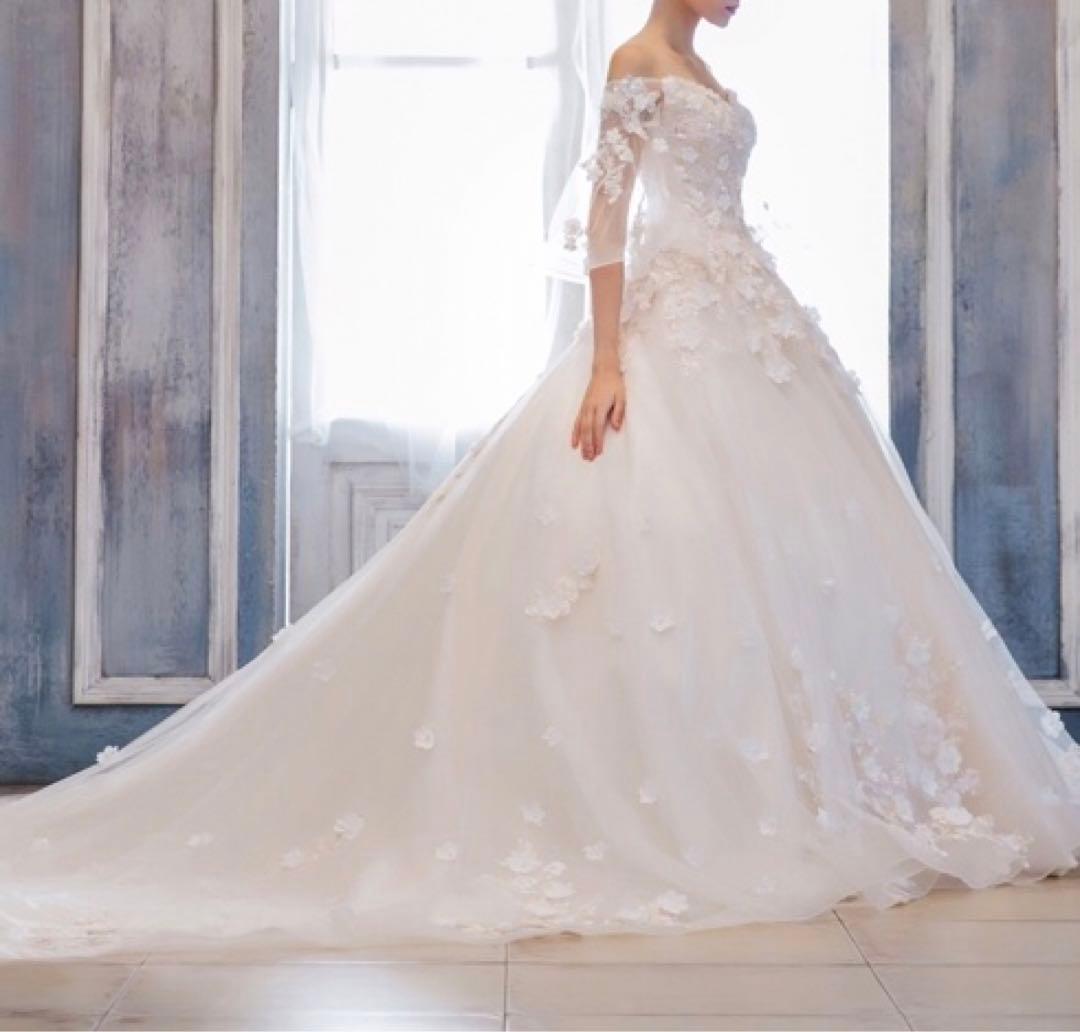 花刺繍オフショルダープリンセスラインウェディングドレス