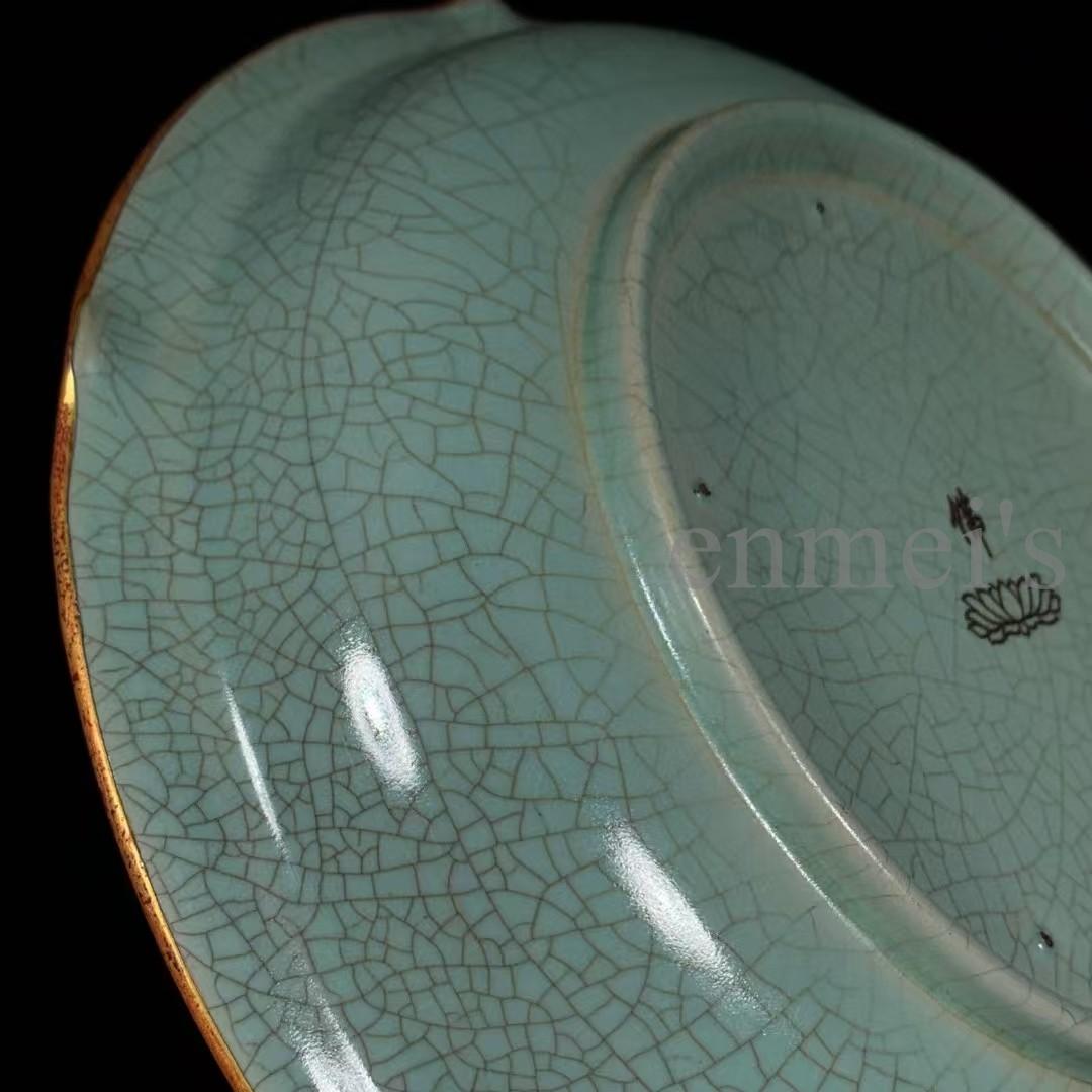 中国古美術 宋代汝窯 青色陶磁器 金色蓮花浮彫 楕円皿 仏経刻印 陶器 仏教美術