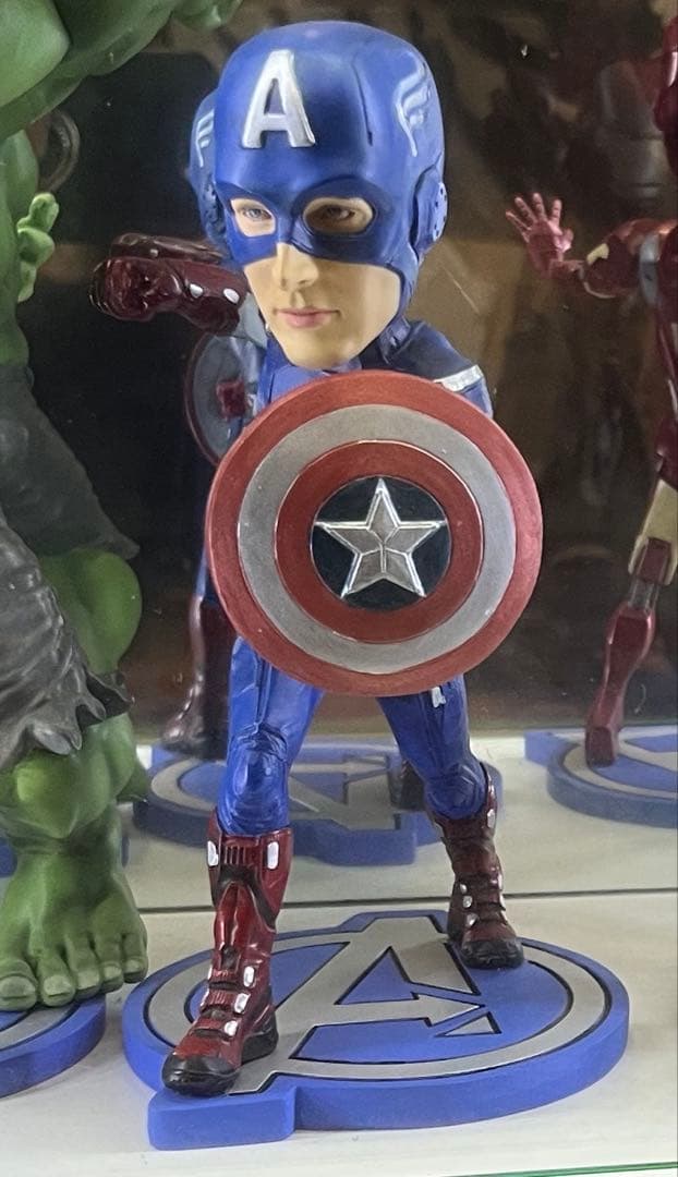 入手困難　美品　アベンジャーズ フィギュア　4体セット