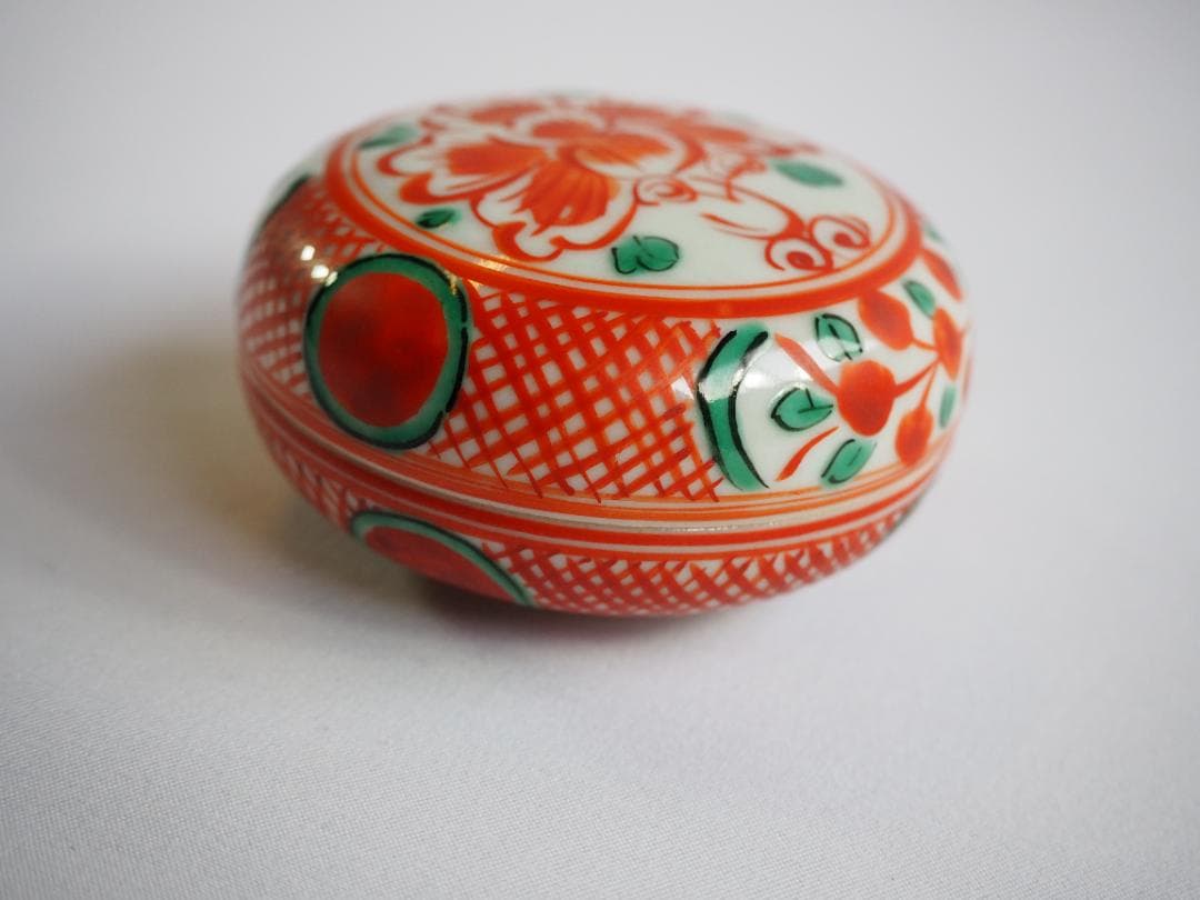 16代永樂善五郎造（即全）『赤絵花丸香合』 (共箱)　千家十職