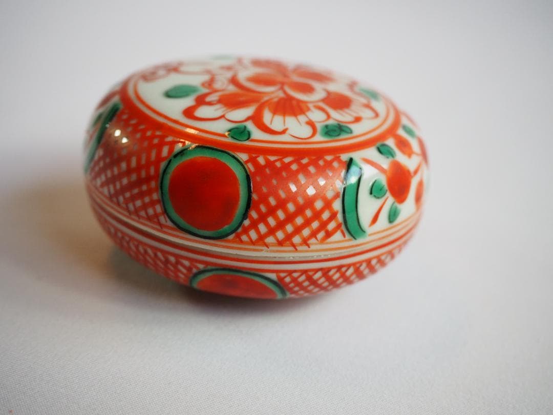 16代永樂善五郎造（即全）『赤絵花丸香合』 (共箱)　千家十職