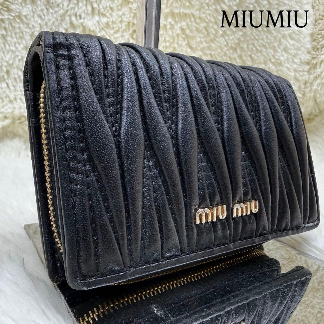 ✨美品✨ MIUMIU 二つ折り 財布 マテラッセ 黒 レザー メタルロゴ