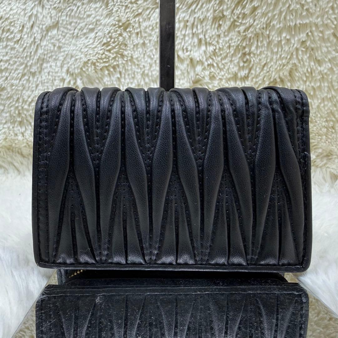 ✨美品✨ MIUMIU 二つ折り 財布 マテラッセ 黒 レザー メタルロゴ