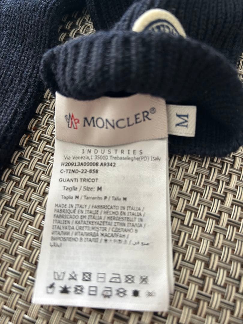 モンクレール☆上質ニット手袋！ユニセックスＭサイズ／ブラックロゴマーク付