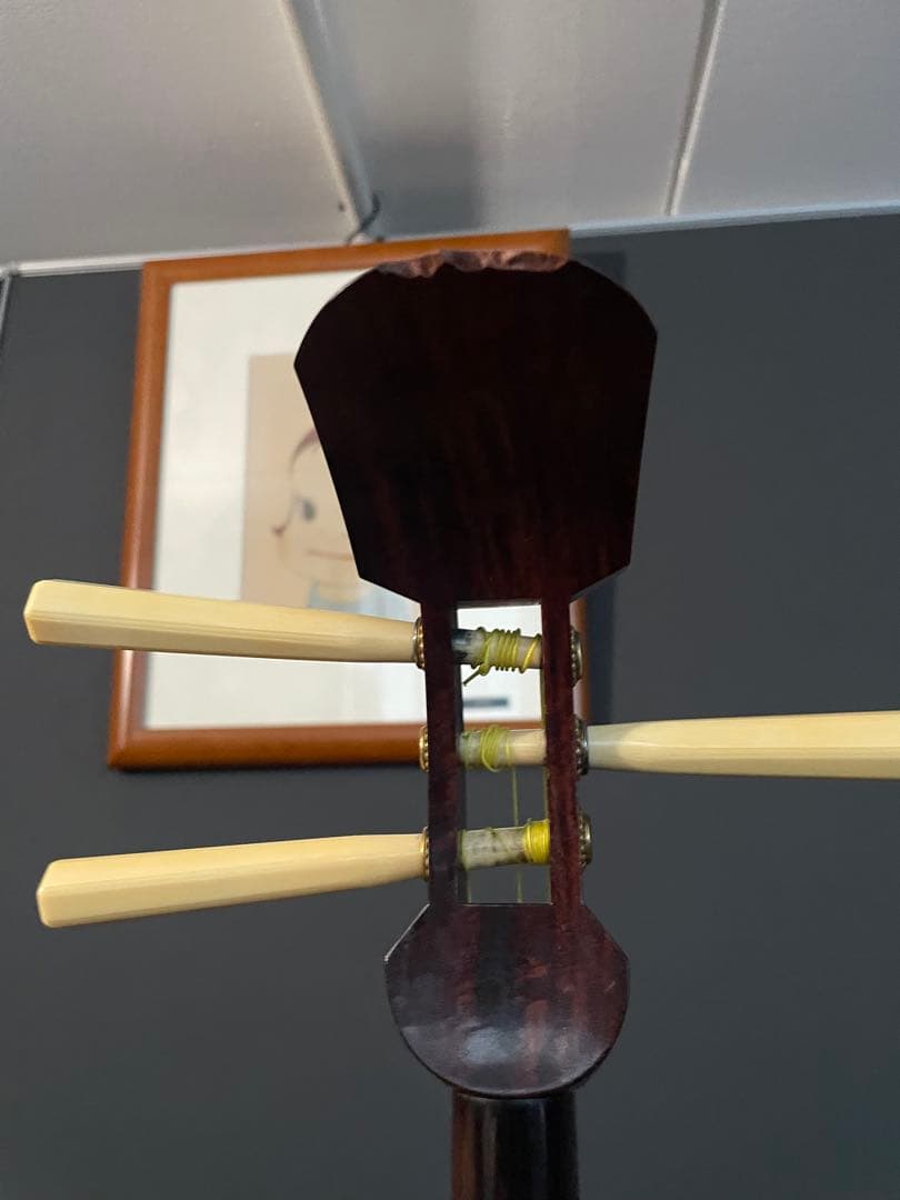 三味線 紅木 金細 一本溝 綾杉胴彫あり　糸巻天然素材　k9刻印あり