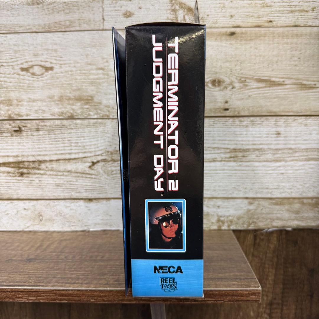 NECA T-1000 Motorcycle Cop フィギュア