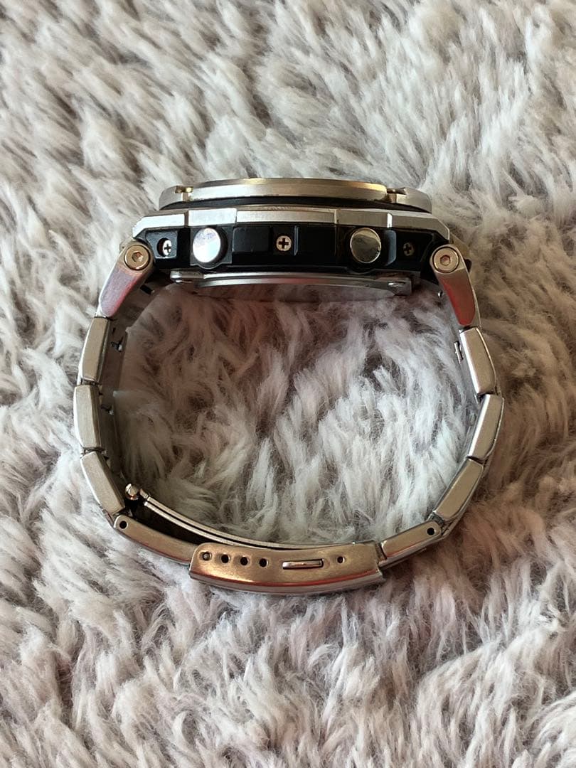 【カッコイイ】G-SHOCK GST-W110D-1A9JF ゴールド/ブラック