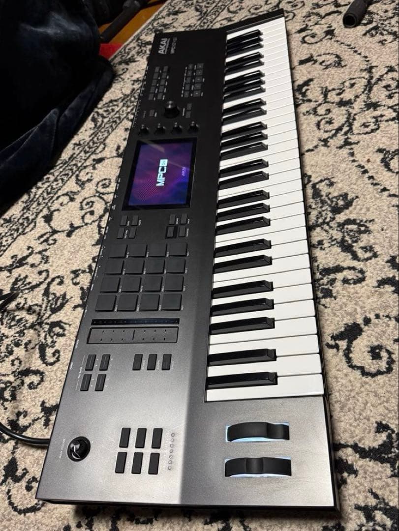 アカイAKAI MPC Key61 シンセサイザー　内蔵SSD換装済