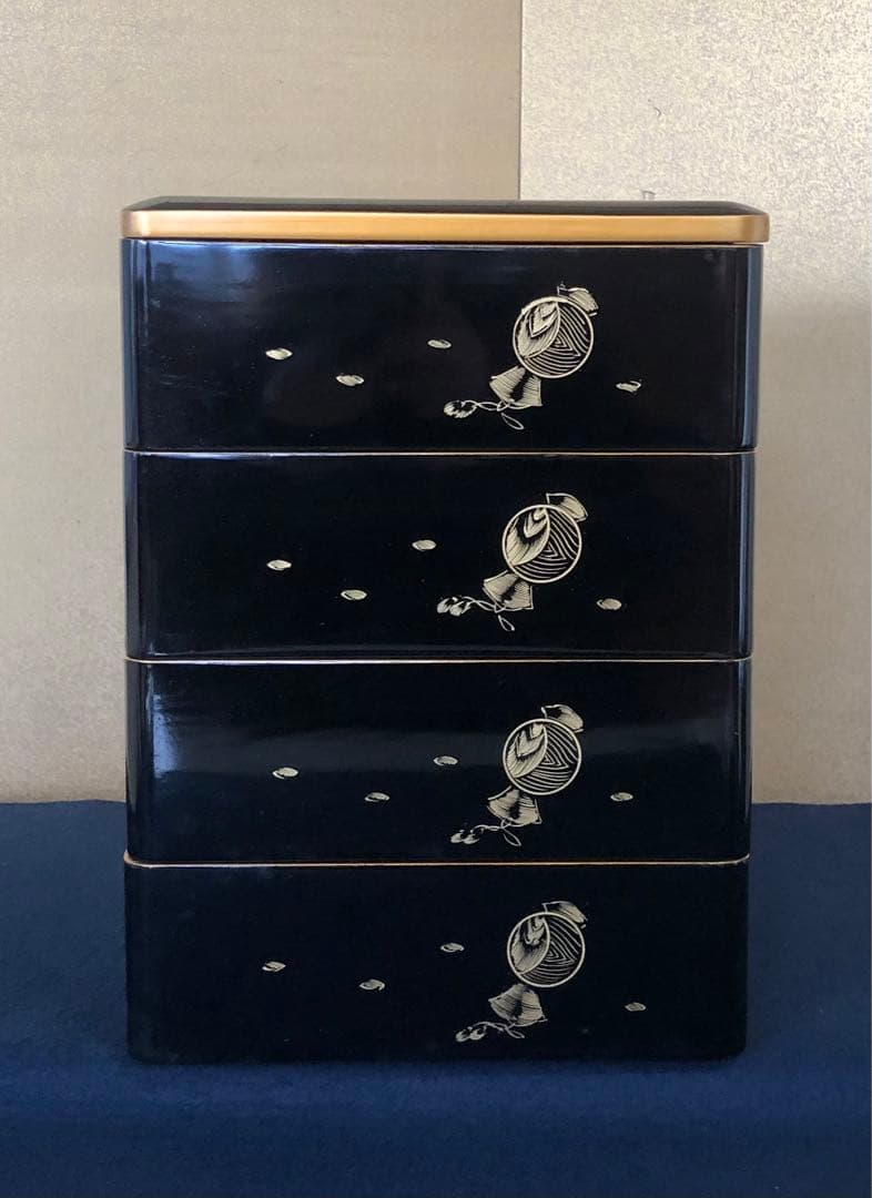 《R》黒内朱 沈金宝尽し 四段重 替蓋 重台付 木箱 251204お3