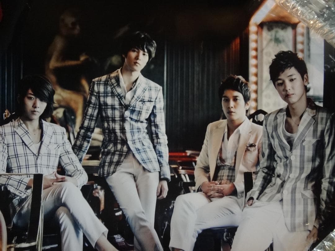 CNBLUE 　シーエヌブルー　メンバー直筆サイン入り入手困難非売品ポスター