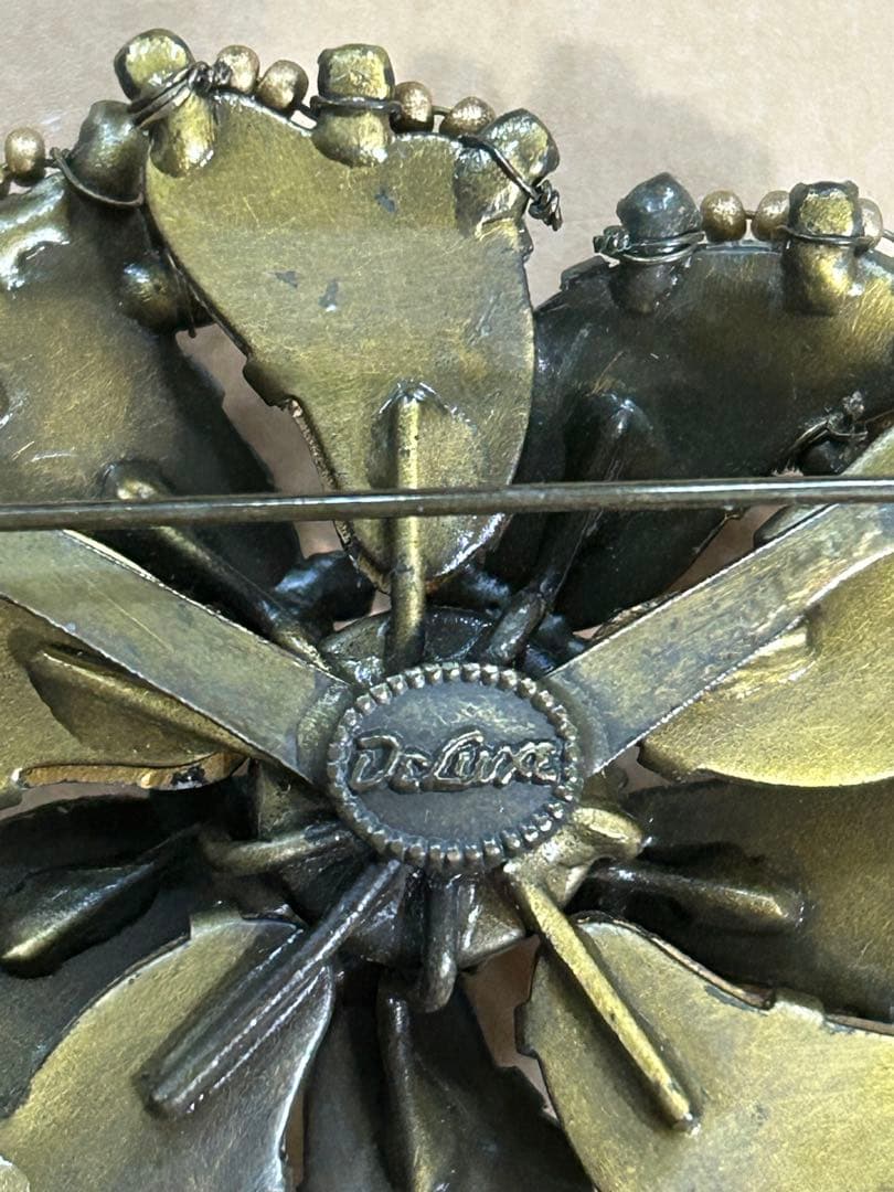 DeLuxe accessories ブローチ