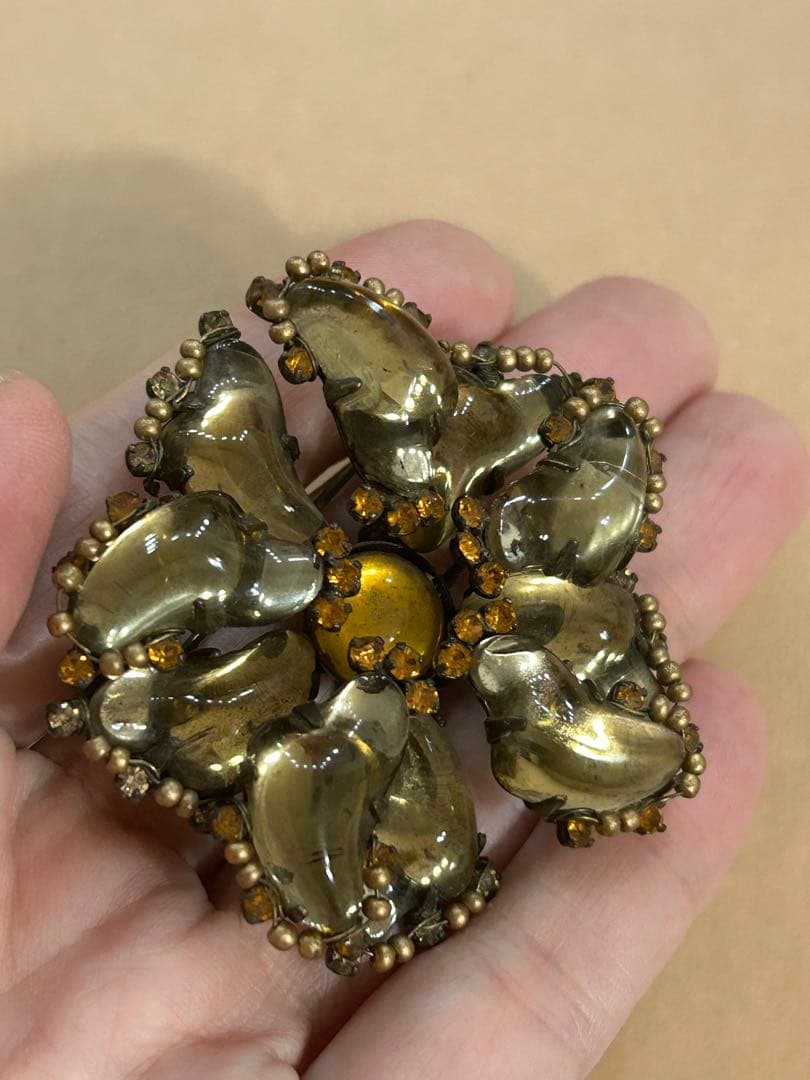 DeLuxe accessories ブローチ