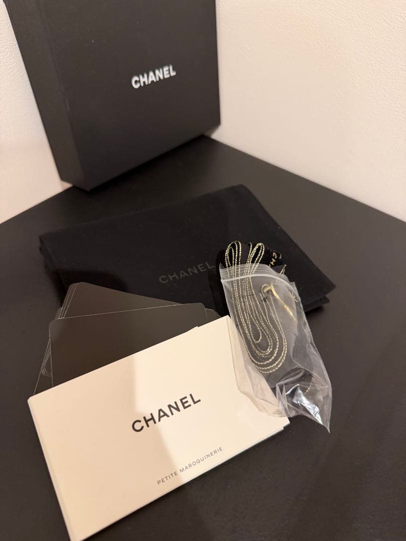 CHANEL マトラッセ　キャビアスキン　ラウンドジップケース