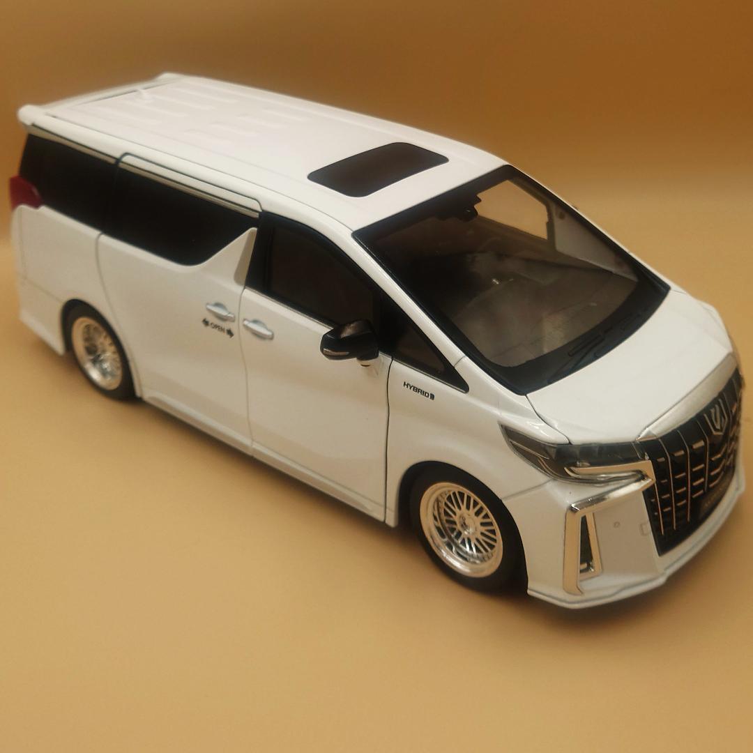 1/18 トヨタ アルファード ホワイト サウンド＆ライト ダイキャストミニカー