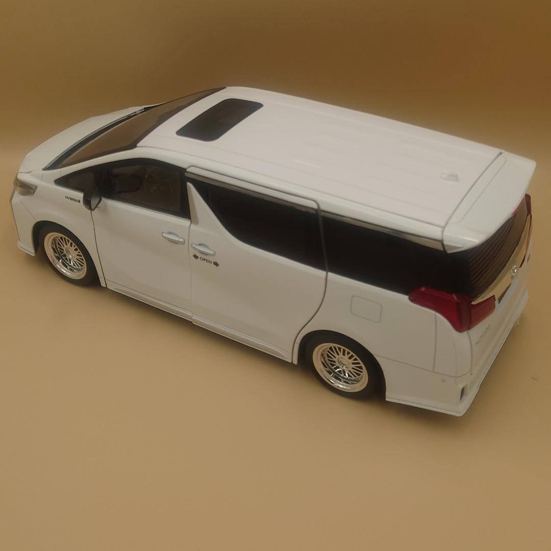 1/18 トヨタ アルファード ホワイト サウンド＆ライト ダイキャストミニカー