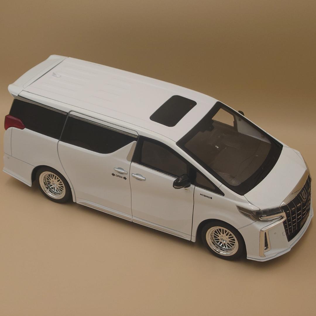 1/18 トヨタ アルファード ホワイト サウンド＆ライト ダイキャストミニカー