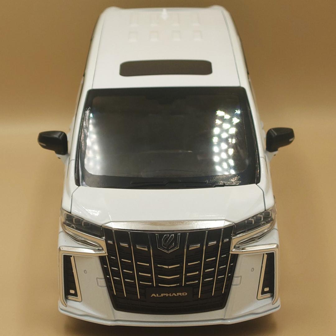 1/18 トヨタ アルファード ホワイト サウンド＆ライト ダイキャストミニカー