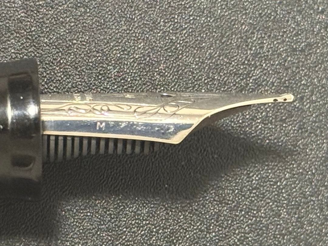 デルタ 万年筆 ドルチェビータ ミディアム 18K M