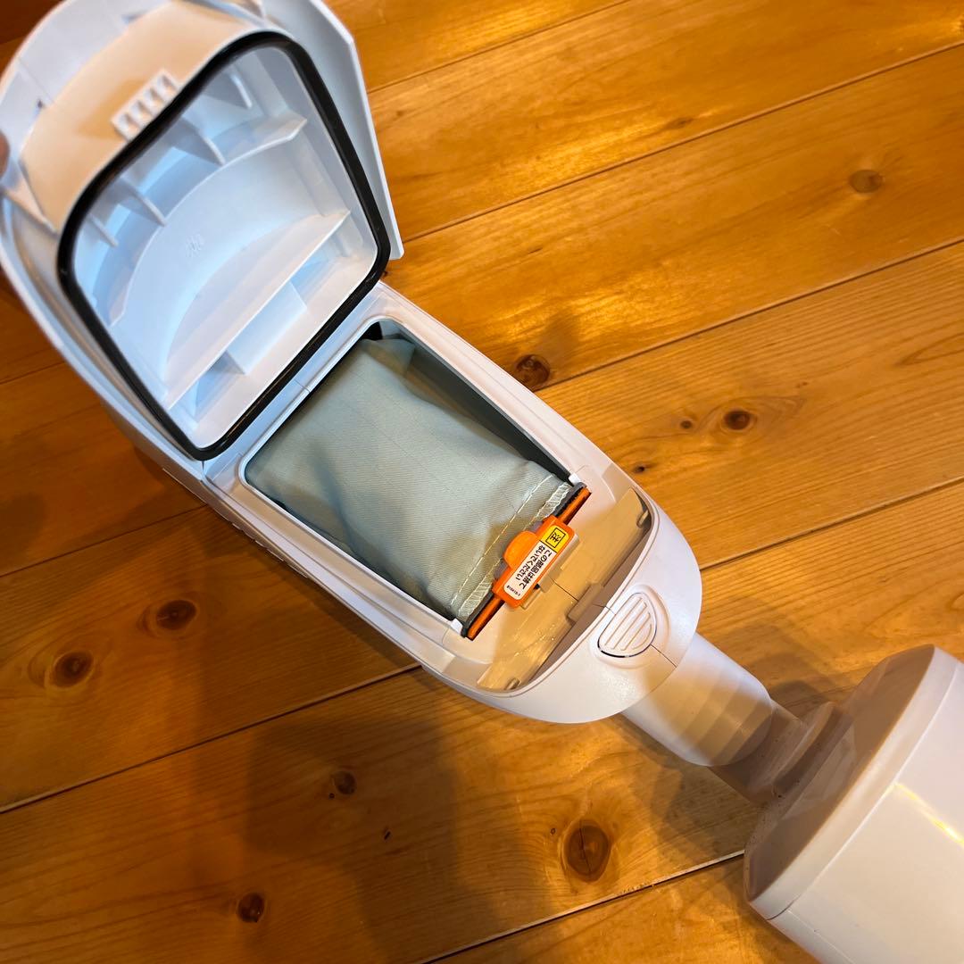 マキタ14,4V充電式クリーナ本体のみCL142FDZWショートサイクロン付き