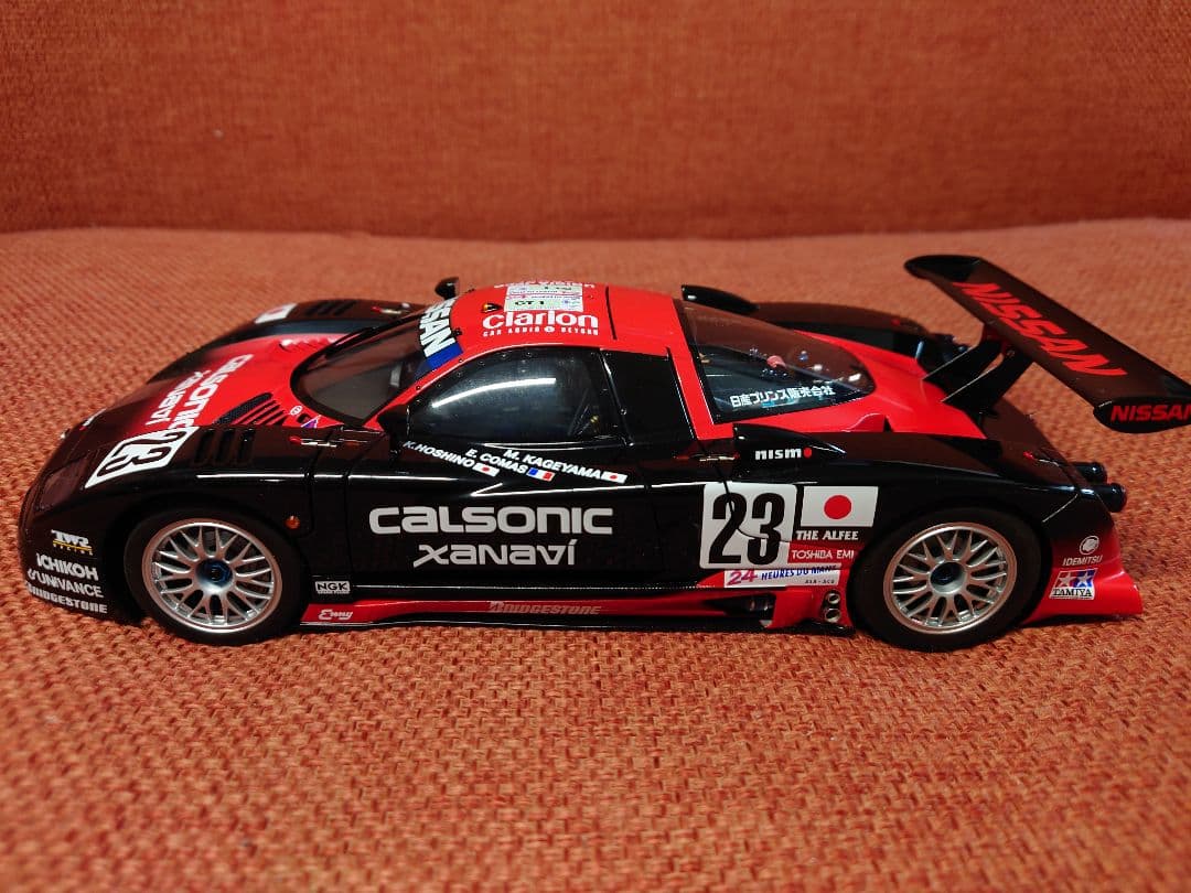 1/18　AUTOart　NISSAN　R390　GT1