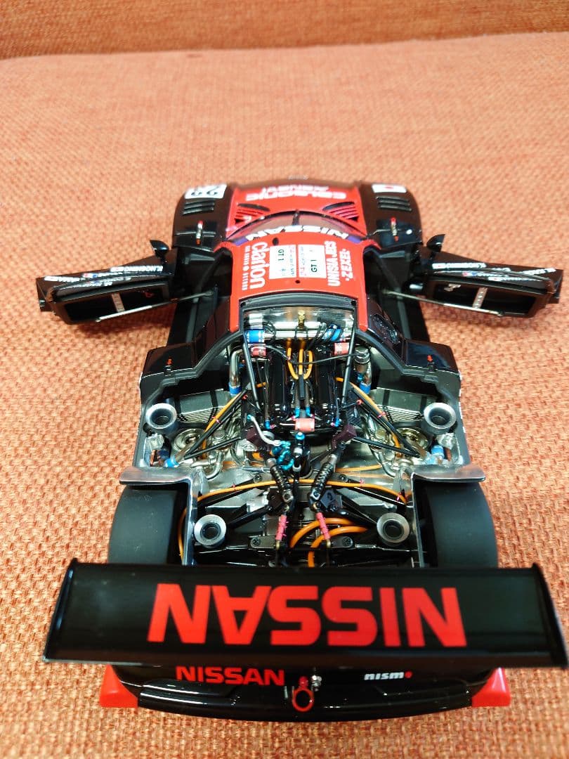 1/18　AUTOart　NISSAN　R390　GT1
