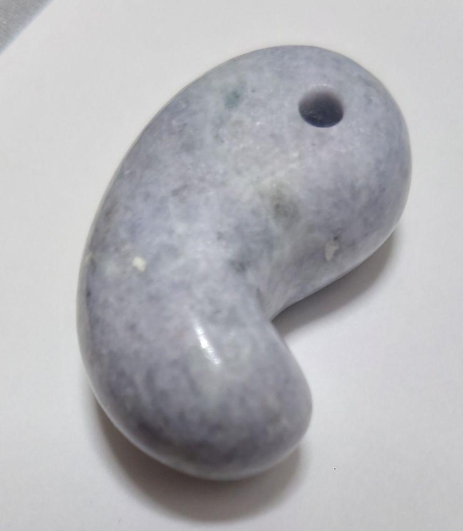 【連休セール】糸魚川翡翠　勾玉　ラベンダー