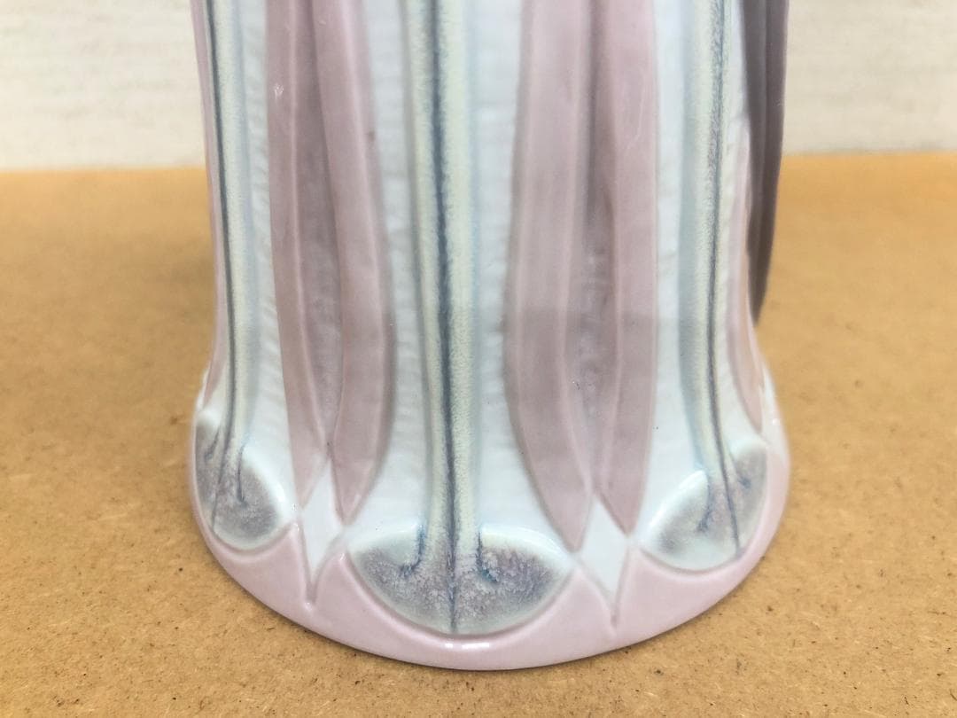 リヤドロ■花束を抱きしめている少女　磁器人形　フィギュア　置物　メルヘンチック