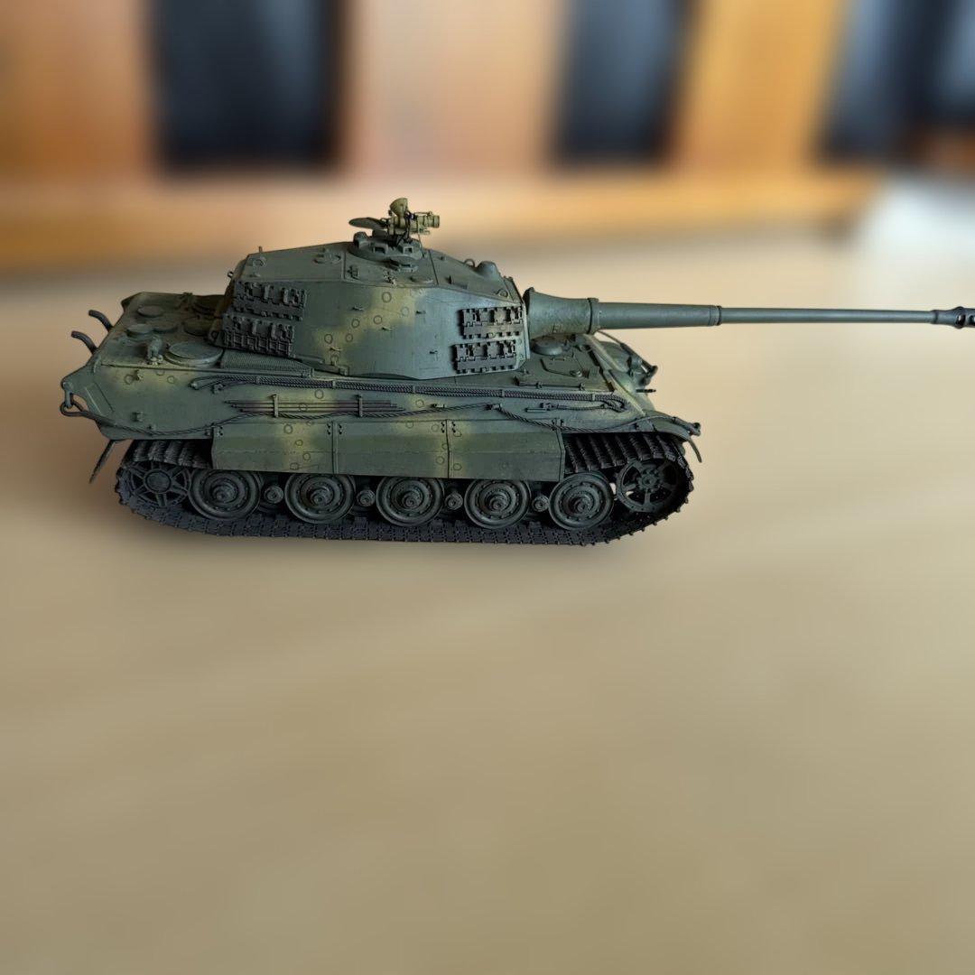ドイツ軍 Heavy Tank King Tigerプラモデル 完成品？