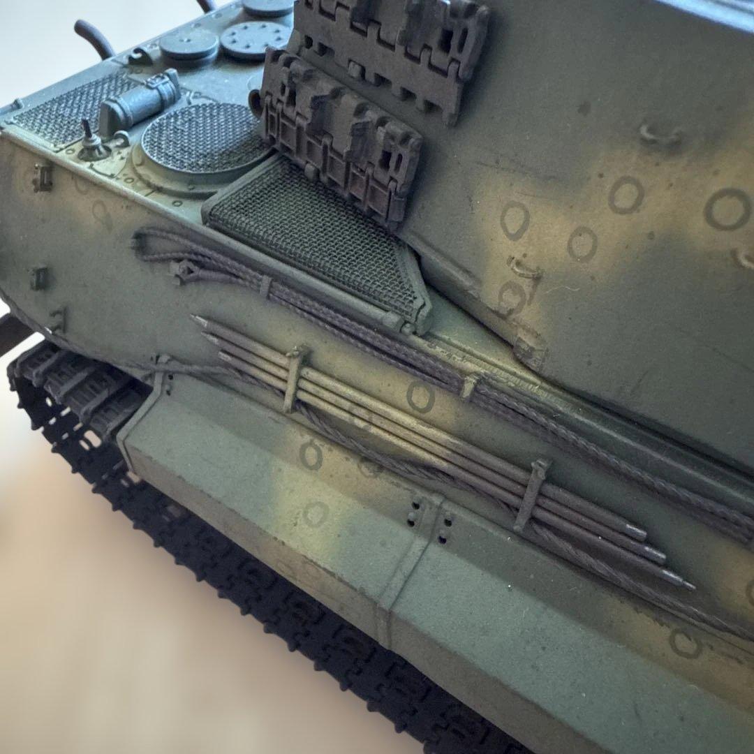 ドイツ軍 Heavy Tank King Tigerプラモデル 完成品？