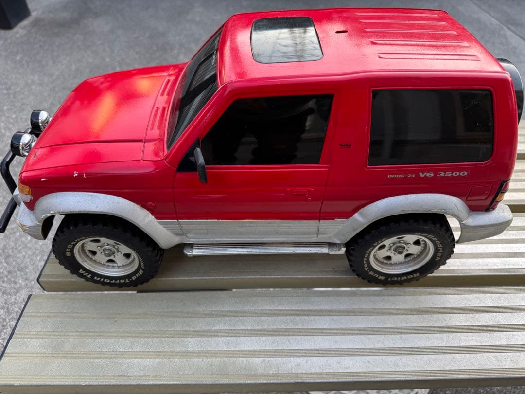 タミヤ　三菱 パジェロ　ラジコンカー 赤