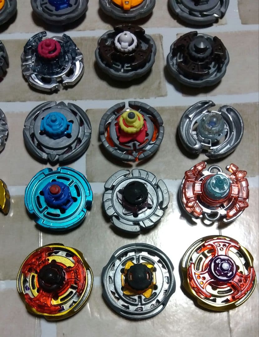 メタルファイトベイブレード　３５個　まとめ売り