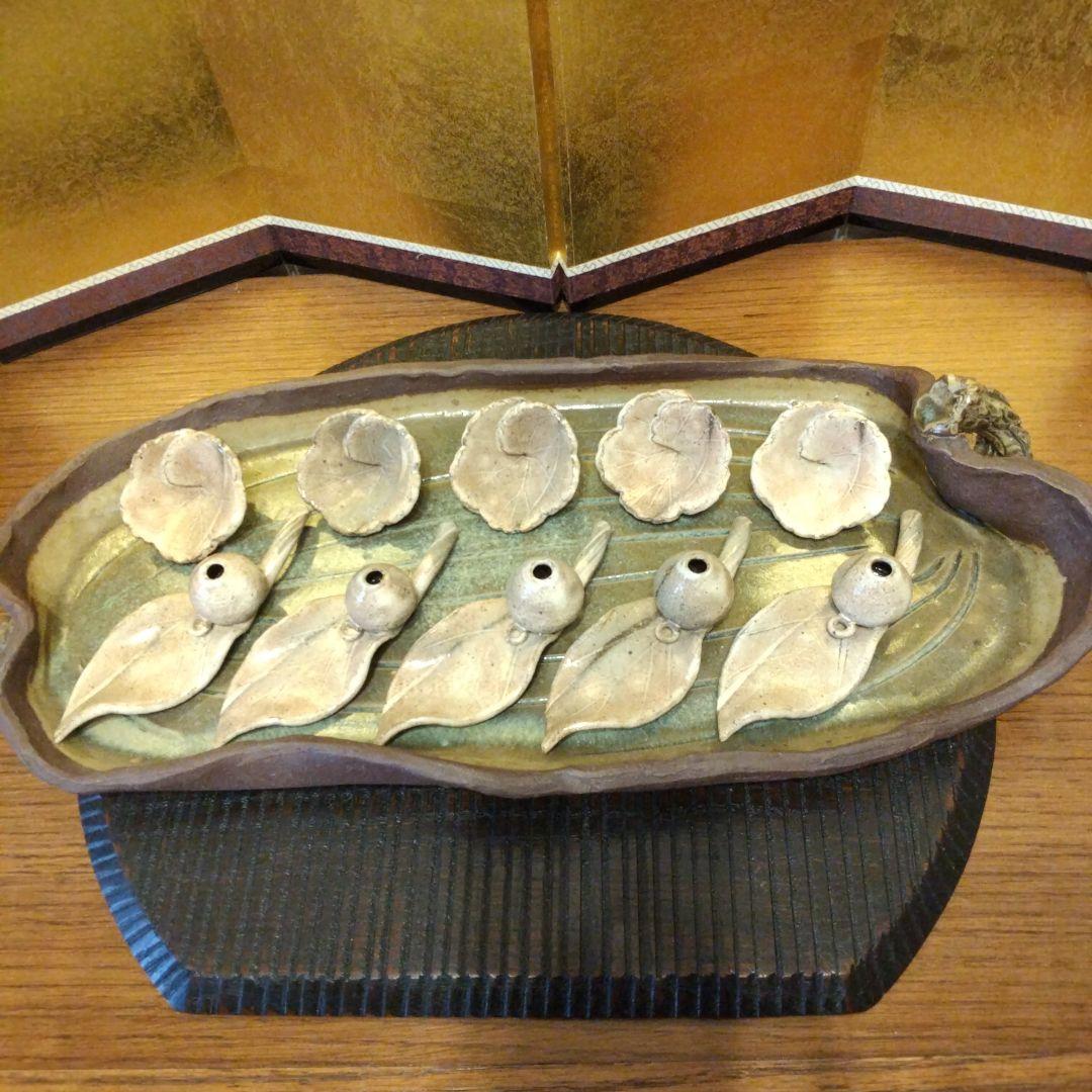 葉の形陶器製大皿等 木製台付き12点セット 工芸焼き物