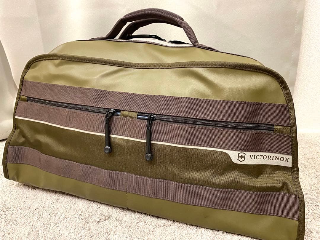 【新春SALE】極美品VICTORINOX ビクトリノックス　ボストンバッグ 緑