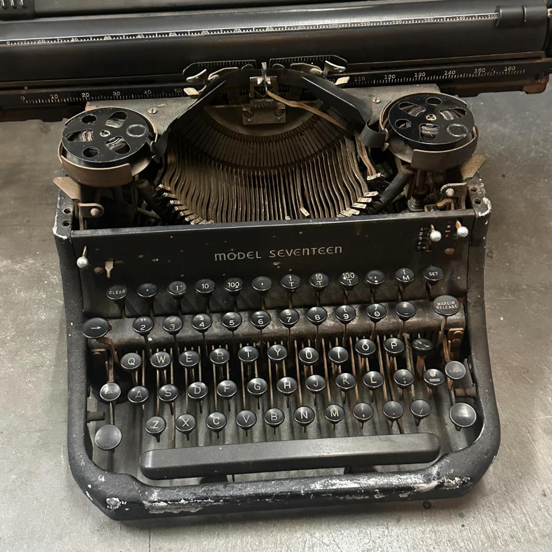 Remington Rand タイプライター Model Seventeen