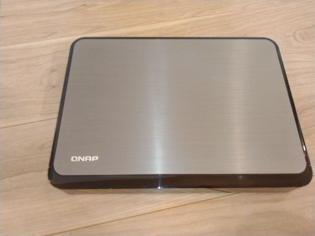 QNAP HS-210 NAS 2ベイ