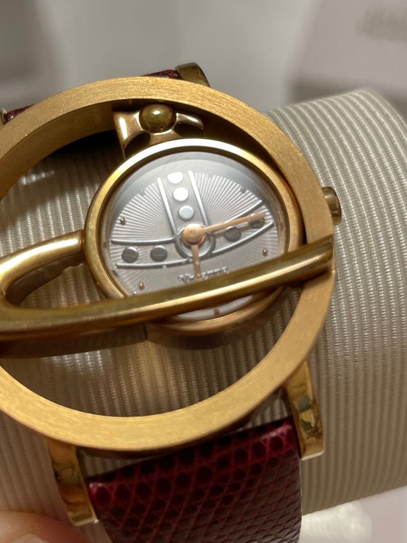 vivienne ヴィヴィアン 腕時計 サークルオーブ　電池切れ　赤